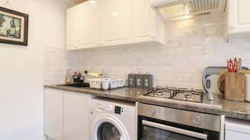 Dishwasher, cookware/dishes/utensils