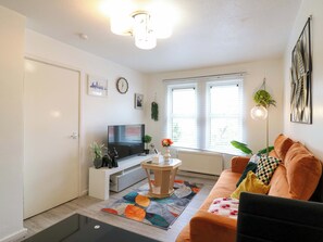 Living area - 22A Warrender Road (London)