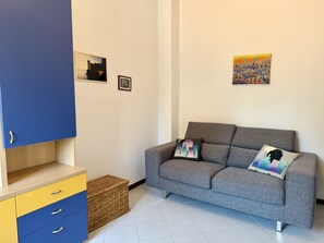 TV - Vydo Apartment (Imperia)