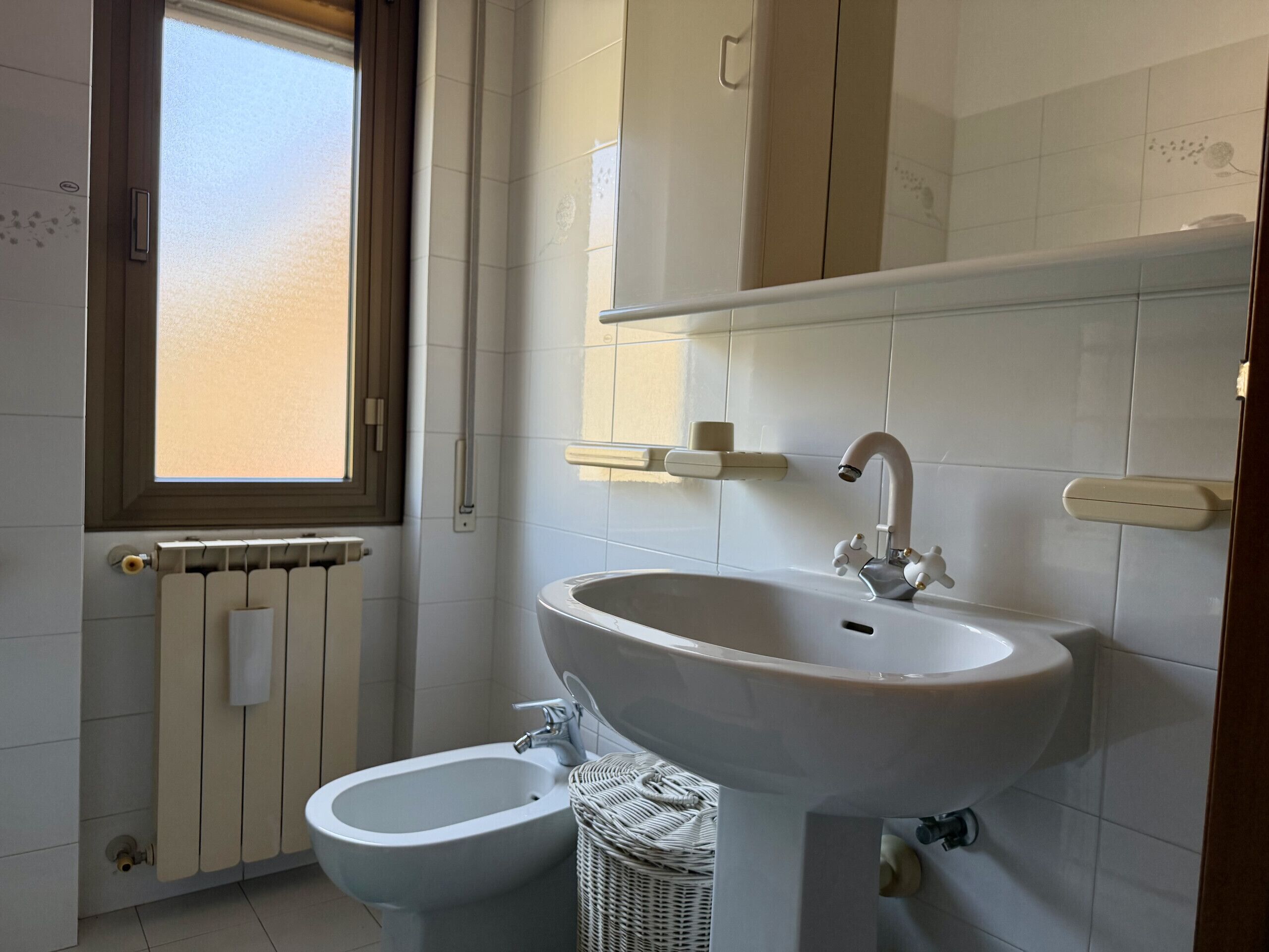 Dusche, Haartrockner, Bidet, Handtücher