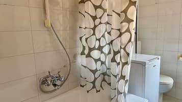 Dusche, Haartrockner, Bidet, Handtücher
