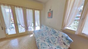 Interior - Easy living flat for families of six (Lignano Sabbiadoro)