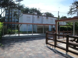 Property grounds - Cozy apartment with a garden and gazebo (Lignano Sabbiadoro)