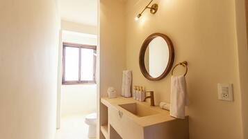 Apartment, 1 King Bed with Sofa bed, Kitchenette, Ocean View | Bathroom