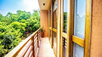 Apartemen, 1 Tempat Tidur King dengan tempat tidur Sofa, dapur kecil, pemandangan samudra | Pemandangan balkon