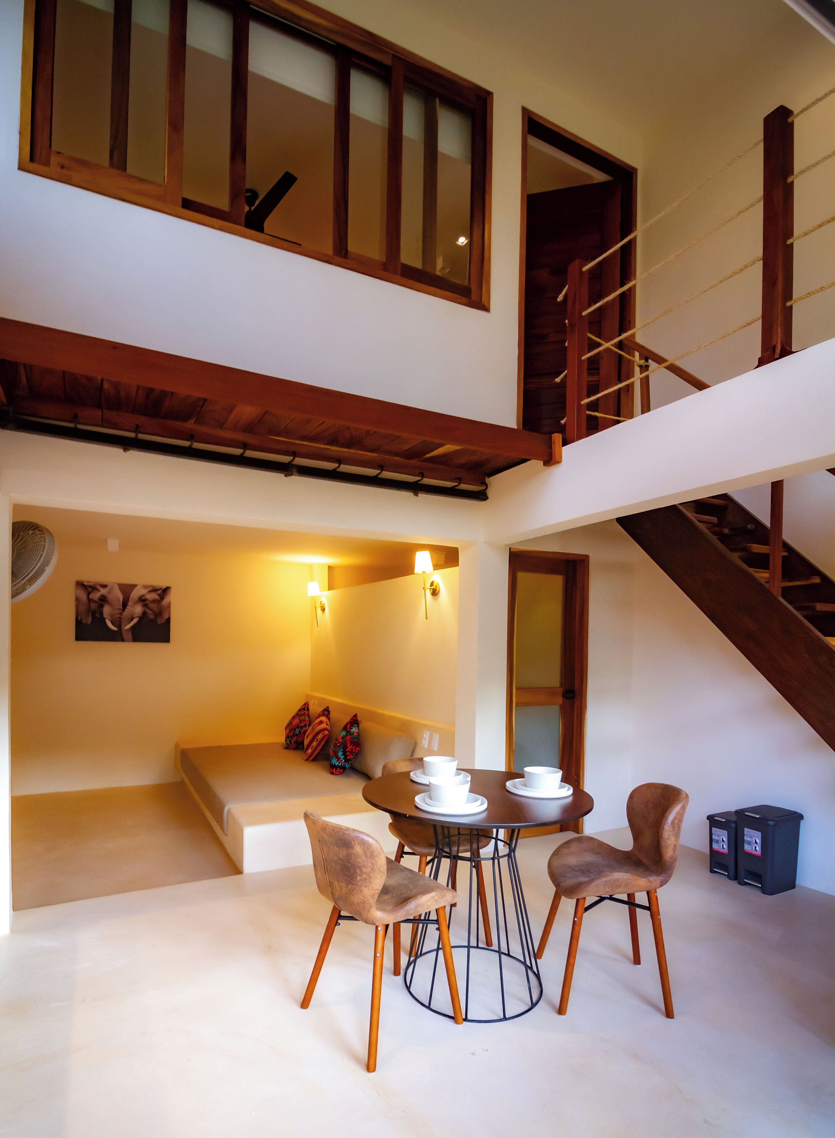 Apartment, 2 Bedrooms, Pets allowed, Mountain View | Living area