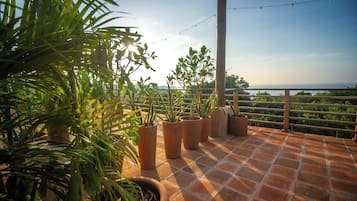 Apartment, 1 King Bed with Sofa bed, Kitchenette, Ocean View