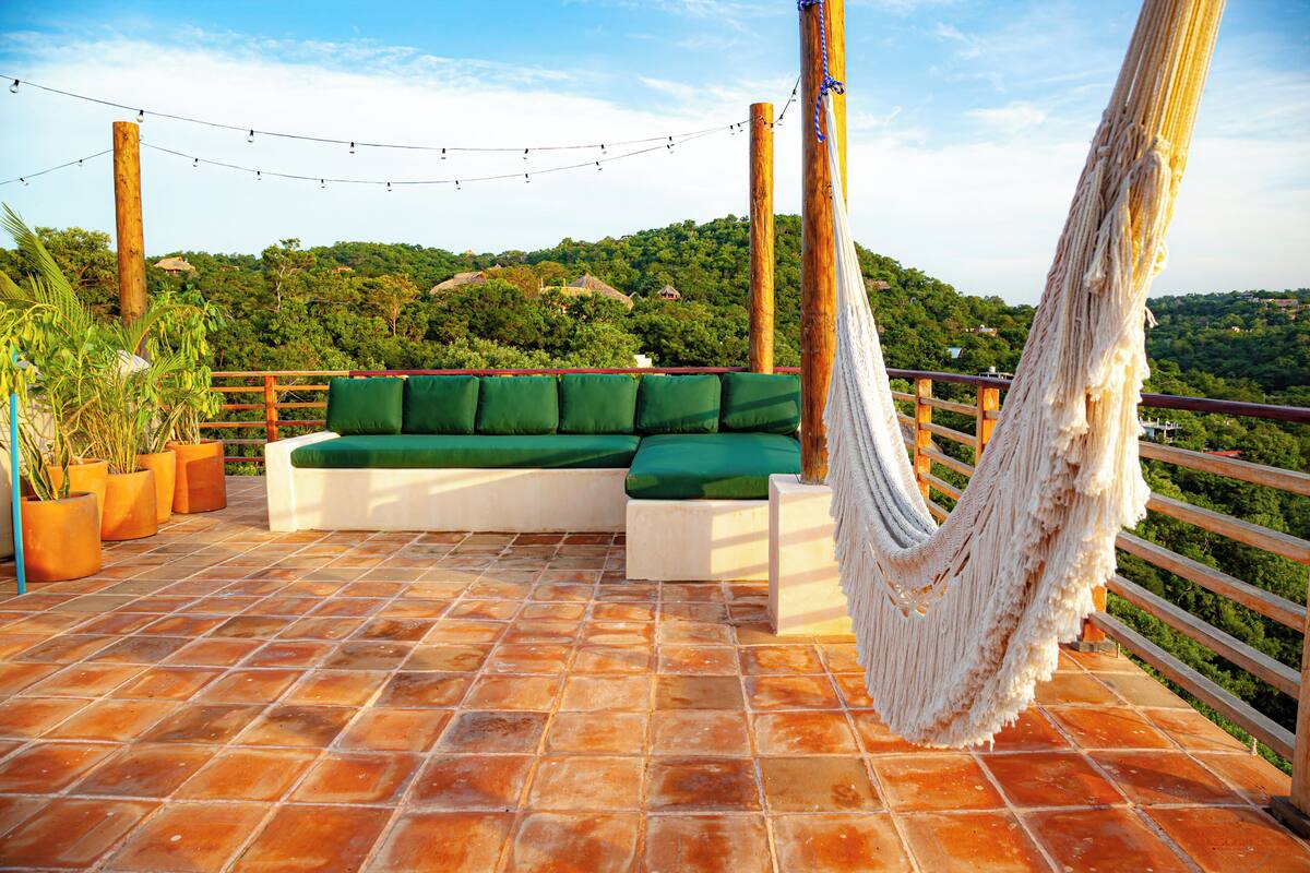 Apartment, 1 King Bed with Sofa bed, Kitchenette, Ocean View | Mountain view