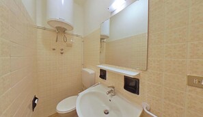 Bathroom - Family base on the sea front with pool access (Lignano Sabbiadoro)