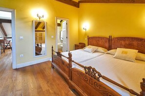 4 chambres, fer et planche à repasser, Wi-Fi, draps fournis