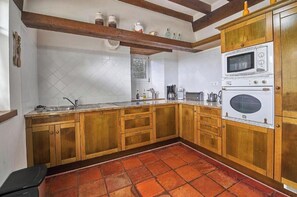 Private kitchen - Casa Taté in Trasvía, Comillas — Space and serenity to share (Trasvía, Comillas)