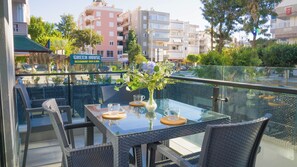 Outdoor dining - Qoople Prive 6 - Cozy 1-bedroom apartment in charming Alanya (Alanya)