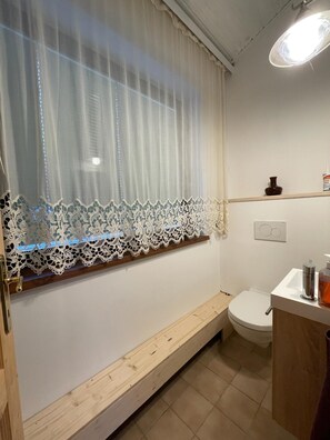 Hair dryer, towels, soap, toilet paper - Family house on the Rax with garden, tree house & trampoline (8 pers.) (Hirschwang an der Rax)