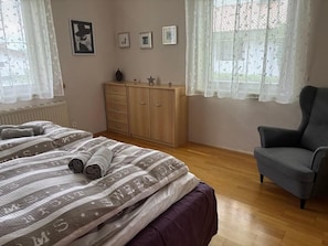 4 bedrooms, internet, bed sheets