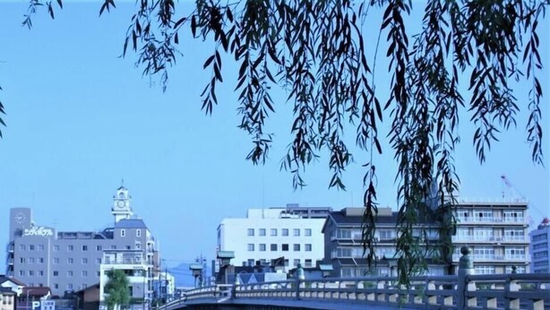 A bridge over water with buildings in the background. - All Running Onsen Matsue City Hotel Honkan (Matsue)