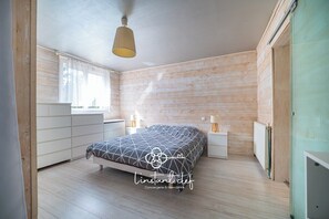 5 عدّة غرف نوم وواي فاي وملاءات أسرّة