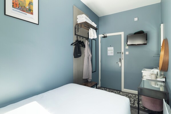 Double Room, Shared Bathroom | Free WiFi