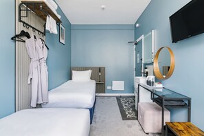 Zweibettzimmer, 2 Einzelbetten, Gemeinschaftsbad | Schreibtisch, kostenloses WLAN