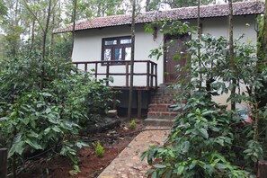 Comfort-Ferienhaus, Balkon, Hügelblick | Außenbereich