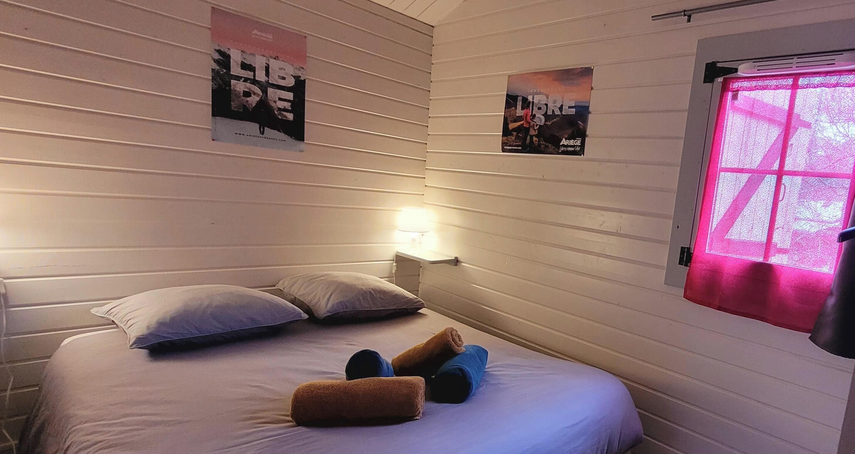 Lit parapluie, Wi-Fi gratuit, draps fournis