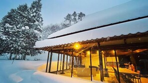 Outdoor dining - Setouchi Kominka Stays Hiroshima Kozakomori (Shobara)
