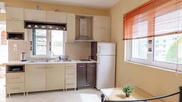 Apartment, Garden View | Private kitchen