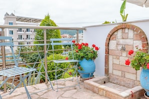 Apartment, Garden View | Property grounds