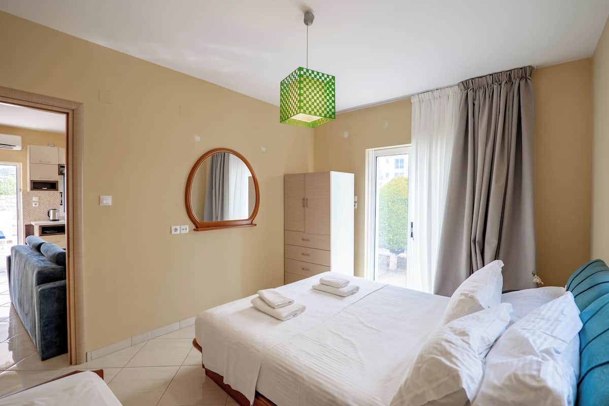 Apartment, Garden View