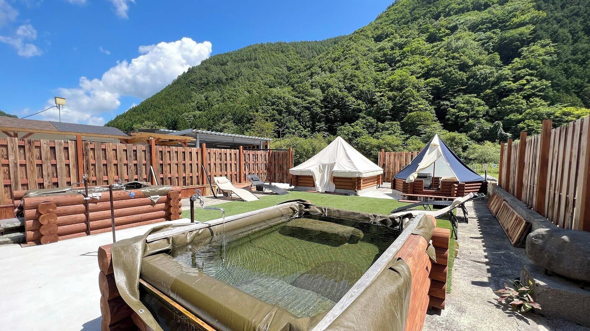 Outdoor spa tub
