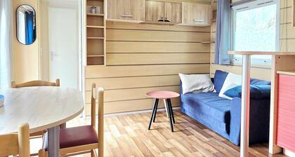 2-bedroom mobile home in LES TAMARIS campsite (3 stars with swimming pool, beach 400m away).