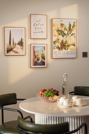 Family Apartment, 2 Bedrooms, Balcony, City View | Dining