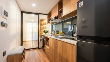 Studio, 1 Queen Bed, Balcony | Private kitchen | Fridge, microwave, stovetop, cookware/dishes/utensils