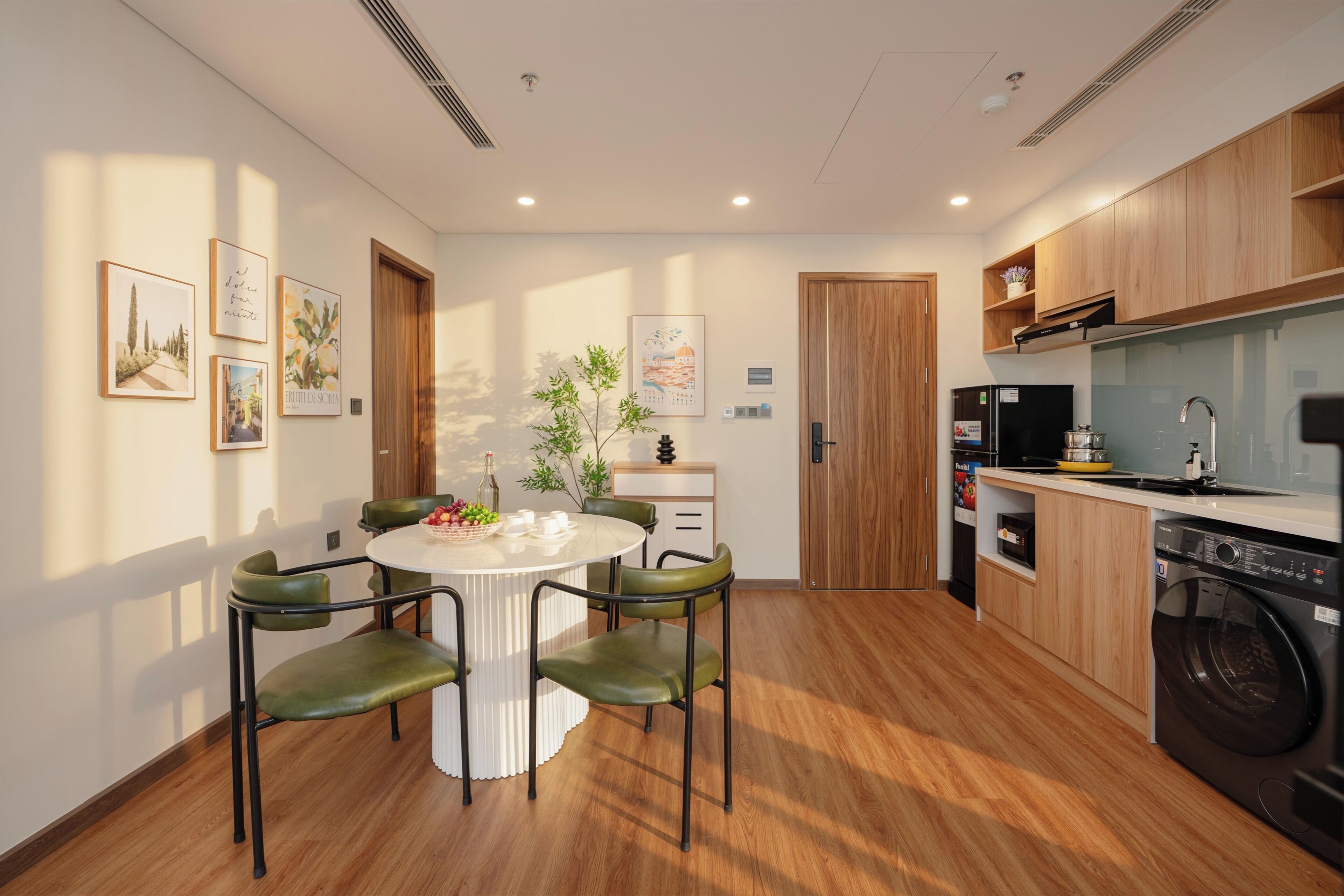 Family Apartment, 2 Bedrooms, Balcony, City View | Dining