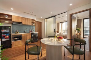 Familjelägenhet - balkong - utsikt mot staden | Restauranger