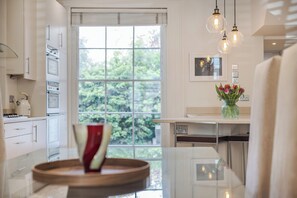 Fridge, microwave, dishwasher, toaster - Royal Borough Refinement, by Veeve (London)