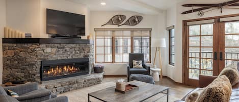 Smart TV, fireplace