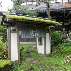 Khuôn viên nơi lưu trú