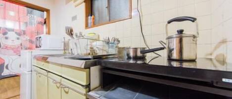 Fridge, microwave, stovetop, cookware/dishes/utensils