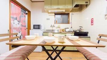 Fridge, microwave, stovetop, cookware/dishes/utensils