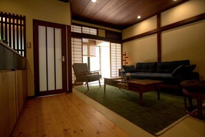 Interior - Kazueya (Kanazawa)