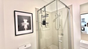 Een douche, een haardroger