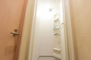 Bathroom - Sho House (Tokyo)