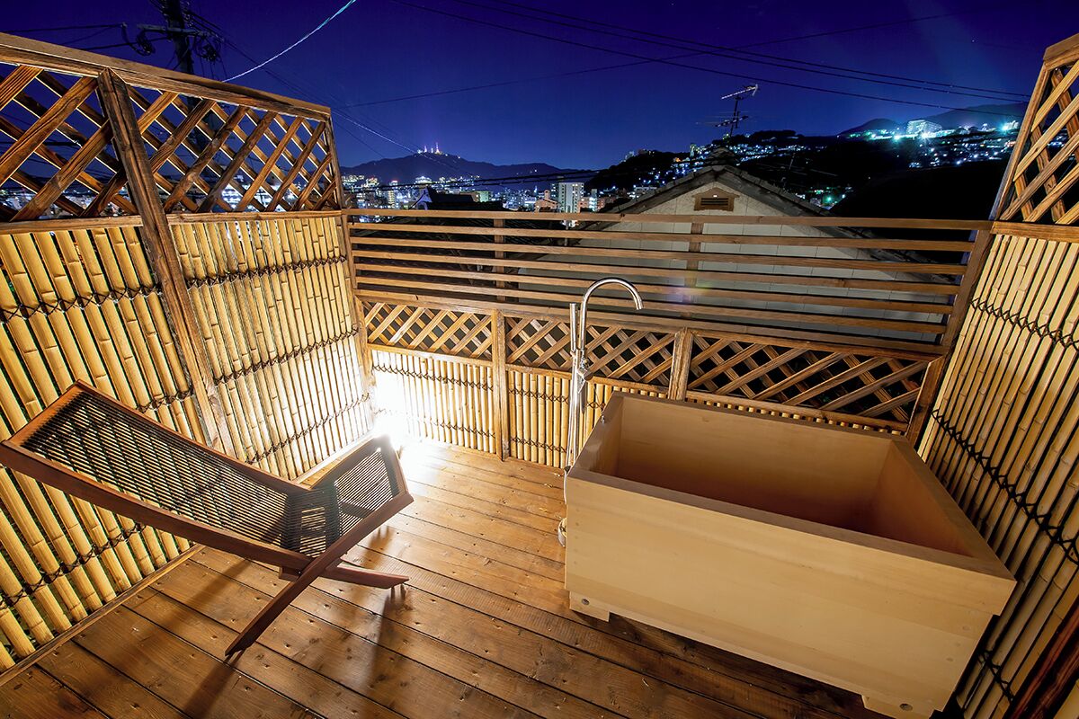 Outdoor spa tub