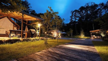 Tempat makan outdoor