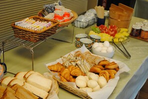 Breakfast meal - Alphorn Healing Cloudy Hot Spring Inn (Matsumoto)