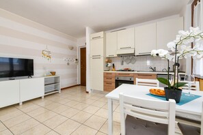 Frigorifero, microonde, forno, lavastoviglie