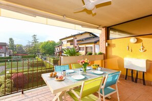 Outdoor dining - MGH - Lugana Lake Apartment (Sirmione)