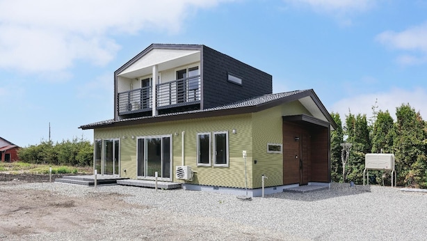 A two-story house with a balcony, large windows, and a gravel driveway. - Towa no Ie (Otofuke)