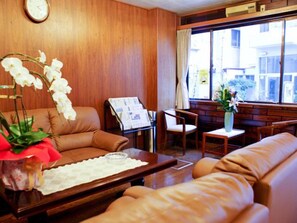 Living area - Business Hotel Urbanty Nishikujo (Osaka)