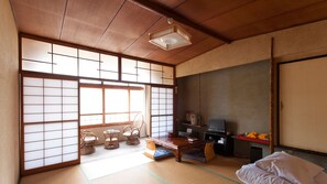 Room - Utopia Warakuen Shiriuchi Onsen Ryokan (Shiriuchi)